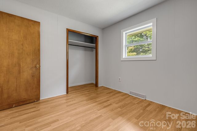 25 Hickory Tree Road, Asheville, NC 28805