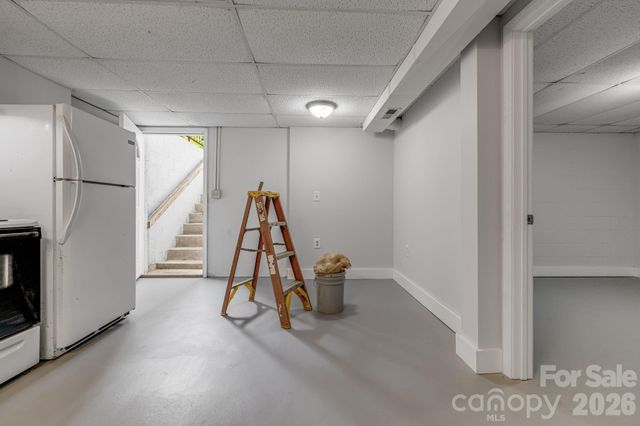 25 Hickory Tree Road, Asheville, NC 28805