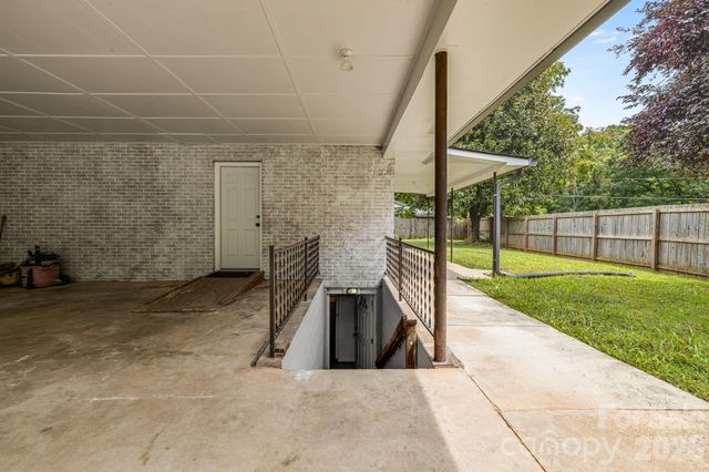25 Hickory Tree Road, Asheville, NC 28805