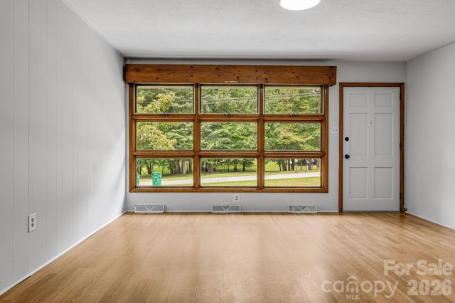 25 Hickory Tree Road, Asheville, NC 28805