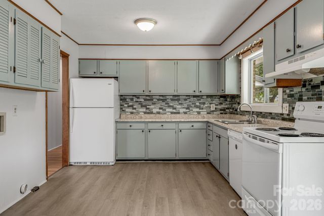 25 Hickory Tree Road, Asheville, NC 28805