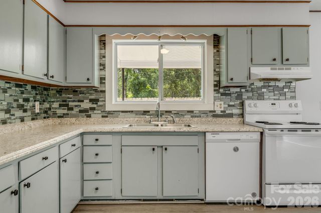 25 Hickory Tree Road, Asheville, NC 28805