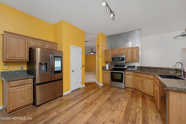 1048 WHIRLAWAY Circle, Jacksonville, FL 32218