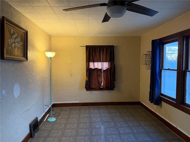 1723 S 39th Street, St Joseph, MO 64507