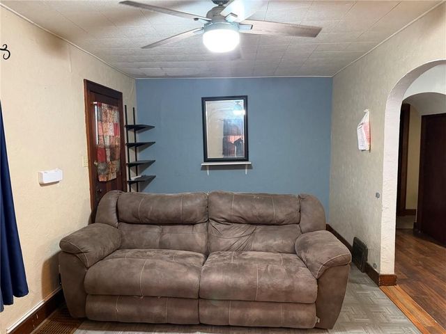 1723 S 39th Street, St Joseph, MO 64507