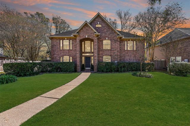 303 Melodywood Drive, Friendswood, TX 77546