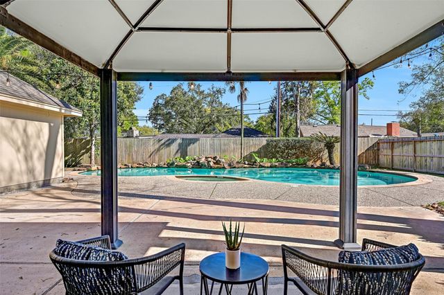 303 Melodywood Drive, Friendswood, TX 77546