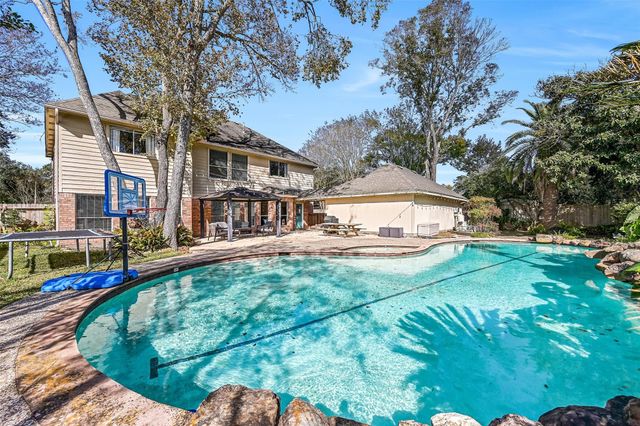 303 Melodywood Drive, Friendswood, TX 77546