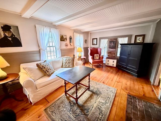 285 Brookfield Rd, Sturbridge, MA 01518