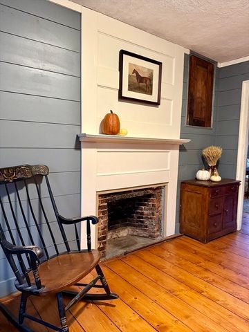 285 Brookfield Rd, Sturbridge, MA 01518