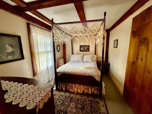 285 Brookfield Rd, Sturbridge, MA 01518