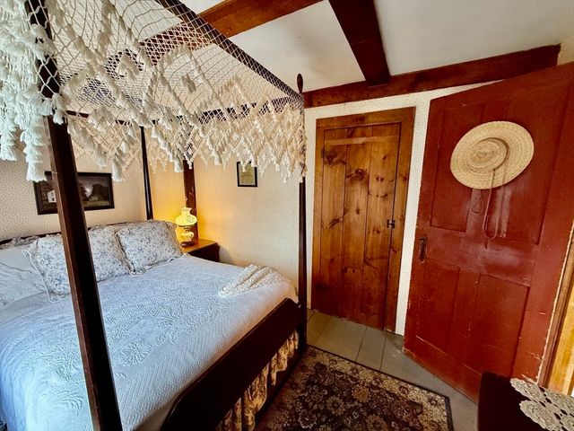 285 Brookfield Rd, Sturbridge, MA 01518