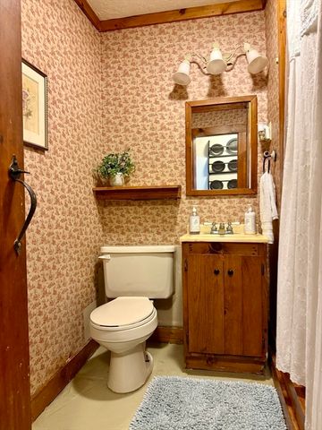 285 Brookfield Rd, Sturbridge, MA 01518