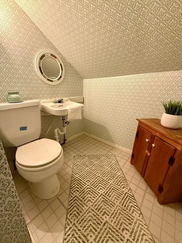 285 Brookfield Rd, Sturbridge, MA 01518