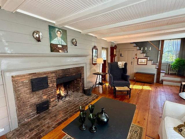 285 Brookfield Rd, Sturbridge, MA 01518