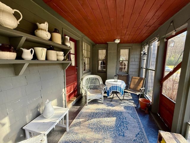 285 Brookfield Rd, Sturbridge, MA 01518