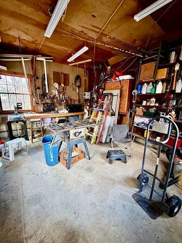 285 Brookfield Rd, Sturbridge, MA 01518