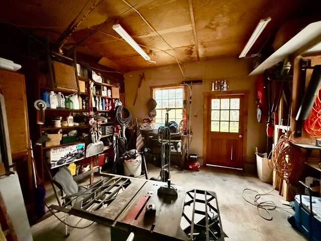 285 Brookfield Rd, Sturbridge, MA 01518