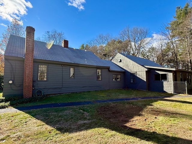 285 Brookfield Rd, Sturbridge, MA 01518