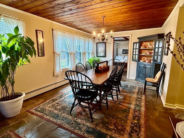 285 Brookfield Rd, Sturbridge, MA 01518