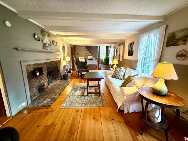 285 Brookfield Rd, Sturbridge, MA 01518