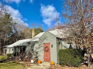285 Brookfield Rd, Sturbridge, MA 01518
