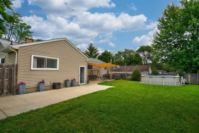 5345 Clinton River Drive, Waterford, MI 48327