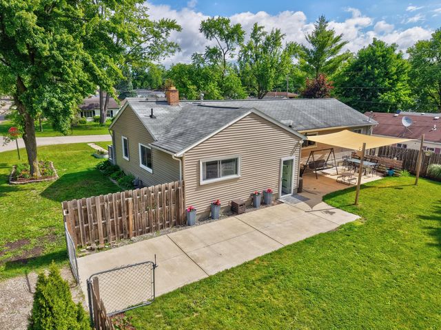 5345 Clinton River Drive, Waterford, MI 48327