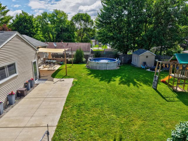 5345 Clinton River Drive, Waterford, MI 48327