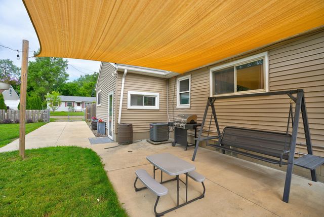5345 Clinton River Drive, Waterford, MI 48327