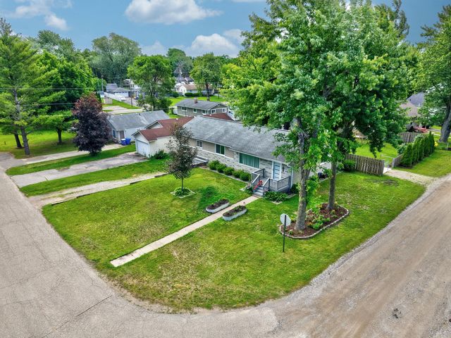 5345 Clinton River Drive, Waterford, MI 48327