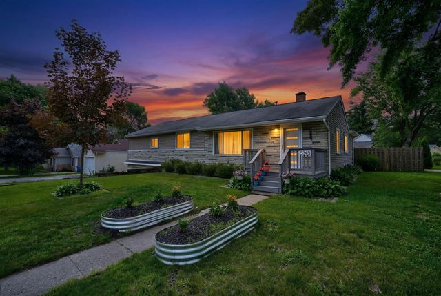 5345 Clinton River Drive, Waterford, MI 48327