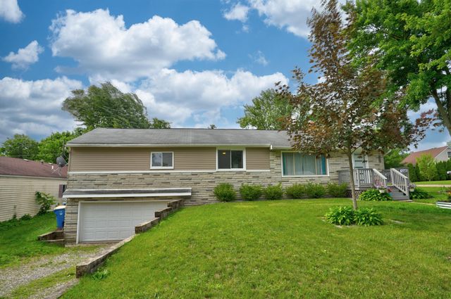 5345 Clinton River Drive, Waterford, MI 48327