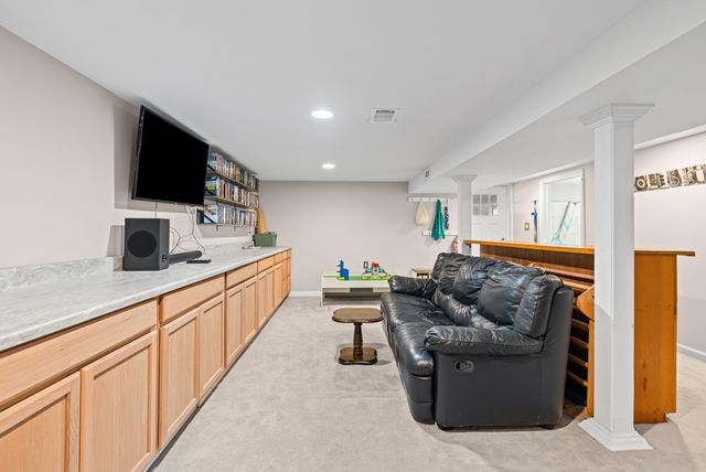 5345 Clinton River Drive, Waterford, MI 48327