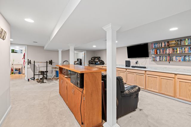 5345 Clinton River Drive, Waterford, MI 48327