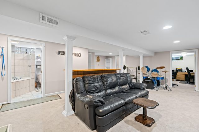 5345 Clinton River Drive, Waterford, MI 48327