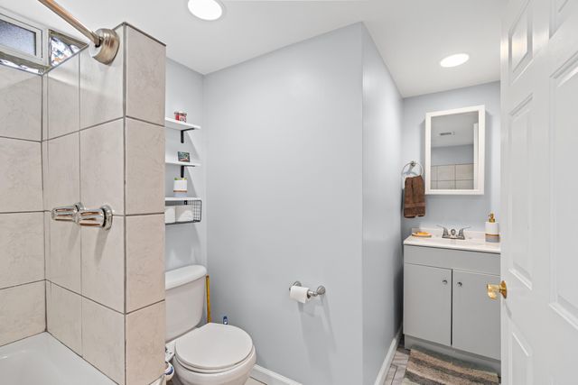 5345 Clinton River Drive, Waterford, MI 48327