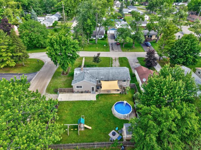 5345 Clinton River Drive, Waterford, MI 48327