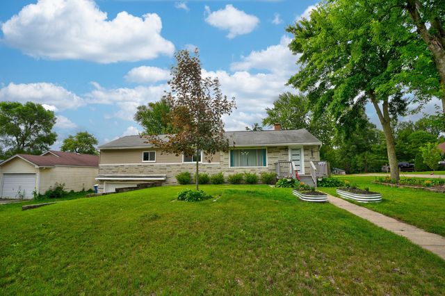 5345 Clinton River Drive, Waterford, MI 48327