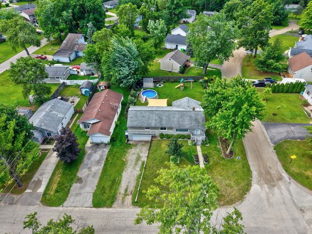 5345 Clinton River Drive, Waterford, MI 48327