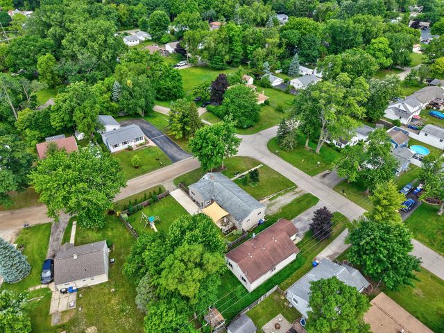 5345 Clinton River Drive, Waterford, MI 48327