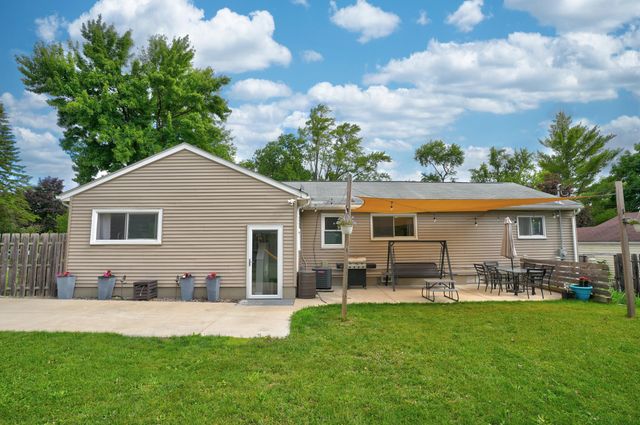 5345 Clinton River Drive, Waterford, MI 48327
