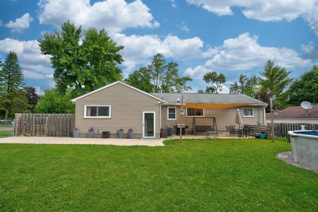 5345 Clinton River Drive, Waterford, MI 48327