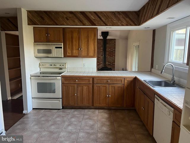 7 SHADY LN, Lincoln University, PA 19352