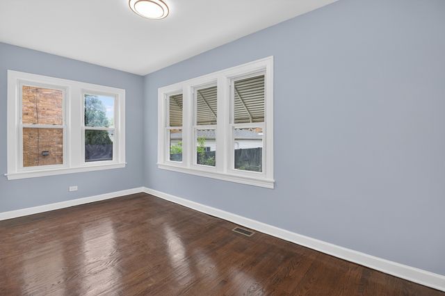 5624 W Pensacola Avenue, Chicago, IL 60634