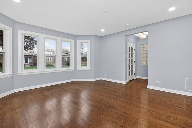 5624 W Pensacola Avenue, Chicago, IL 60634