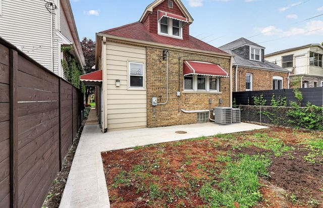 5624 W Pensacola Avenue, Chicago, IL 60634