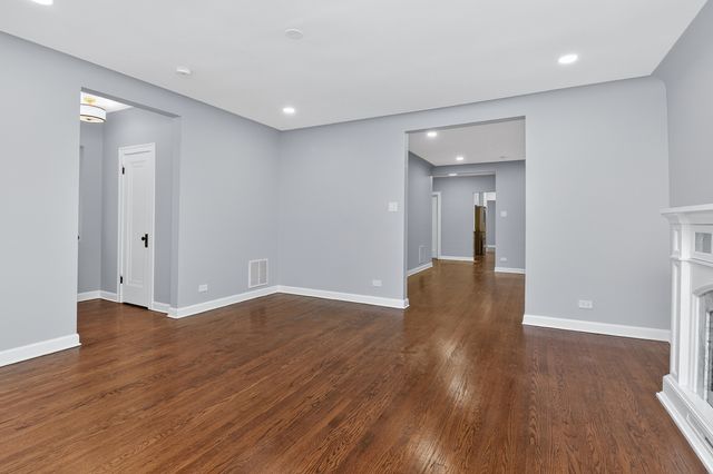 5624 W Pensacola Avenue, Chicago, IL 60634