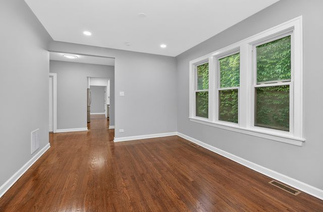 5624 W Pensacola Avenue, Chicago, IL 60634