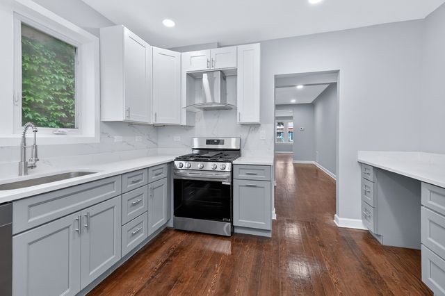 5624 W Pensacola Avenue, Chicago, IL 60634